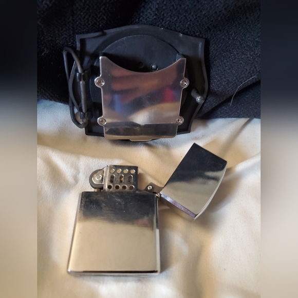 NWOT Pink rhinestone Superwoman belt buckle with refillable butane lighter - Picture 4 of 4